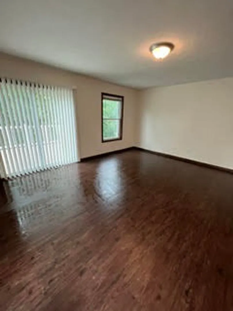 585 Birch Hill Drive Unit 25 — Photo 2