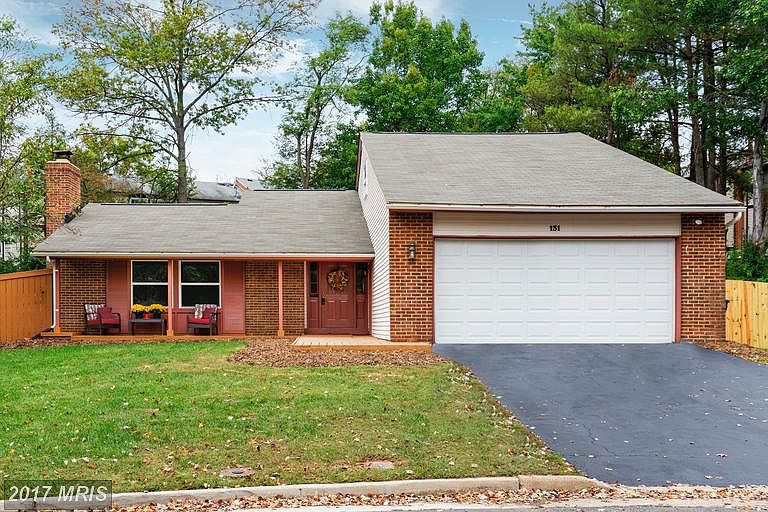 One of the largest lots in Sugarland Run