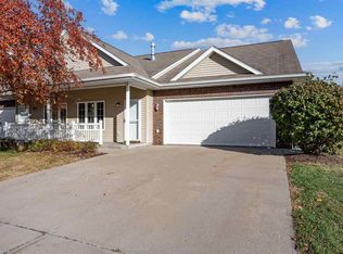 12 Brentwood Dr, Iowa City, IA 52245