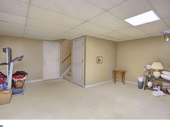 4th image of 311 Pine St