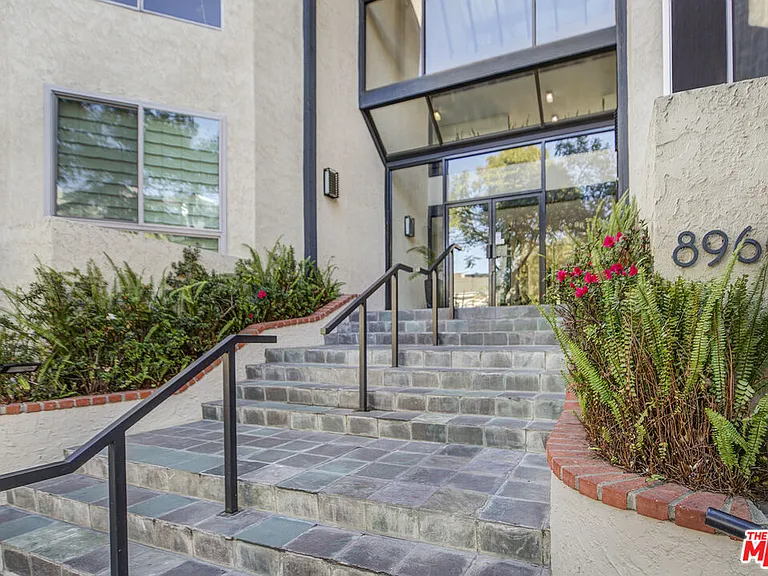 8960 Cynthia St #116 — Photo 3