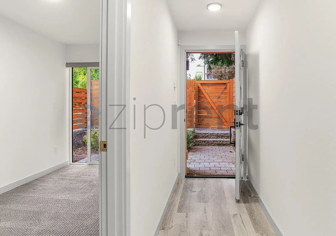 3 bed, 2.5 bath, 1550 sqft, $4,250 — Photo 3