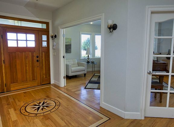 3rd image of 915 Railroad Ave