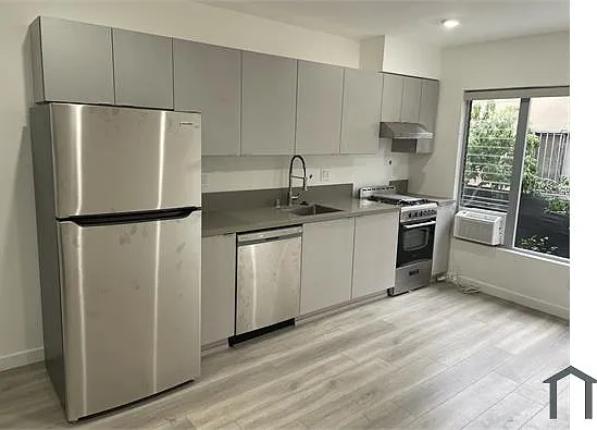318 S Mariposa Ave
