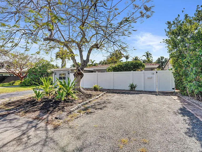 1036 NE 9th Ave — Photo 40