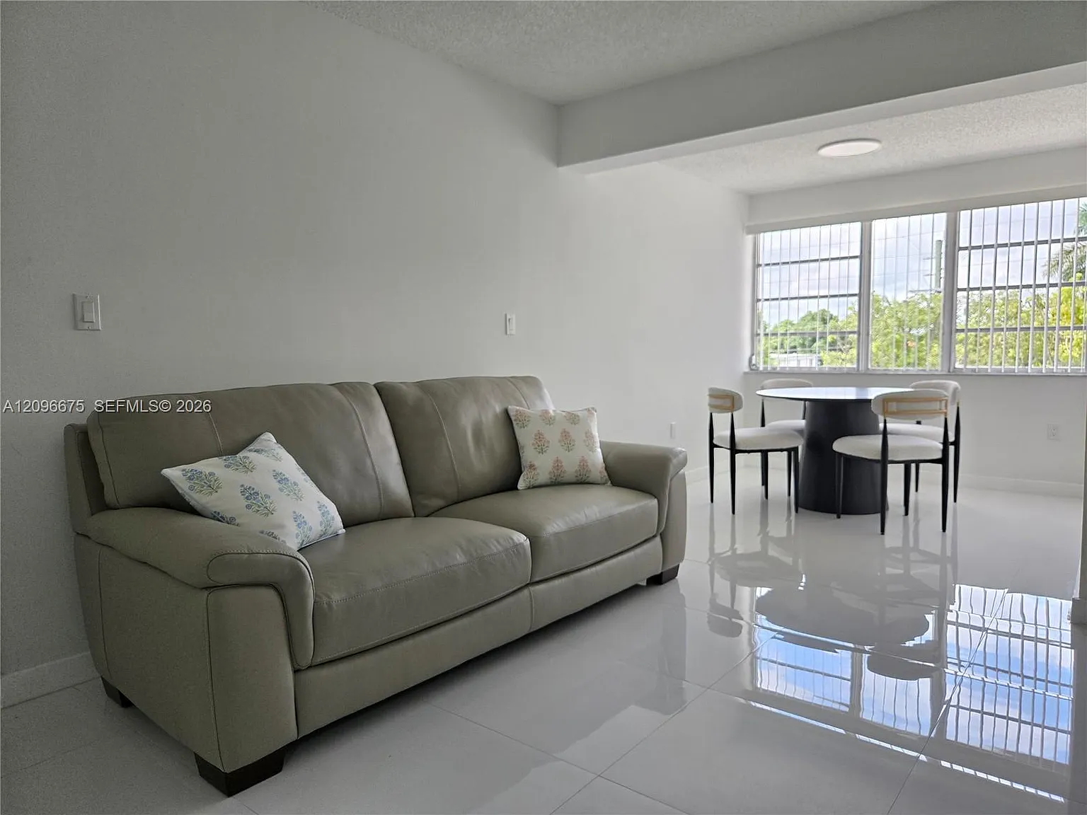 Milam Condo South — Photo 2