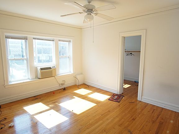 3rd image of 5634 N Kenmore Ave APT 104