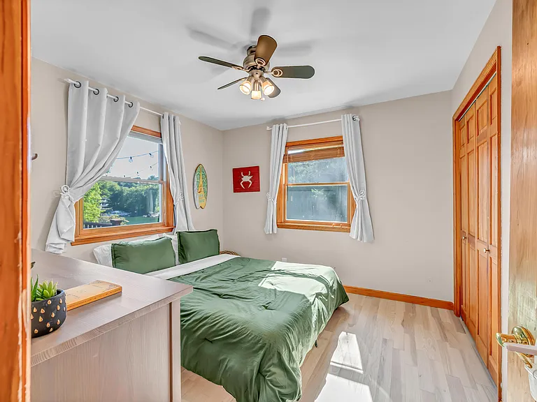 18 Shore Rd — Photo 17