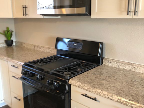 KITCHEN WITH NEW APPLIANCES