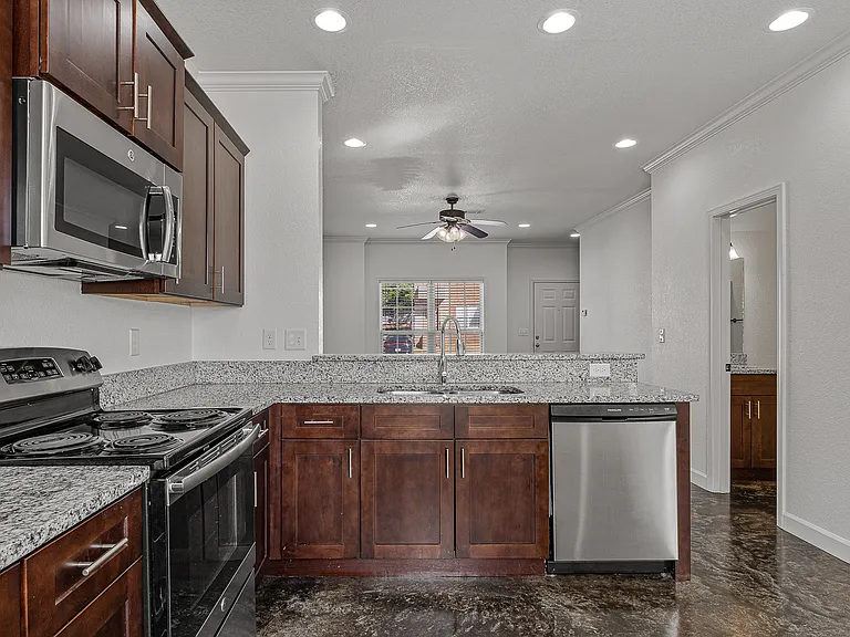 Kitchen| Deerfield Crossing| Townhome