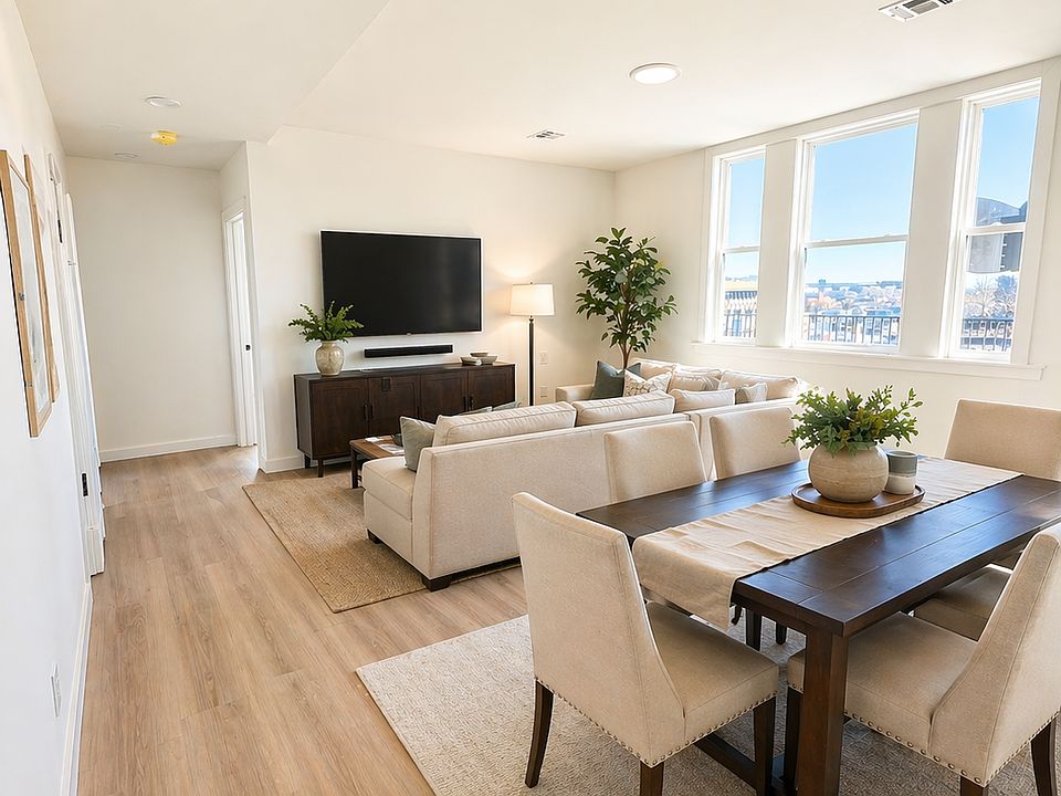 Large Living/Dining