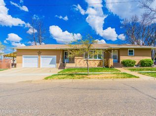 502 4th St W, Dickinson, ND 58601