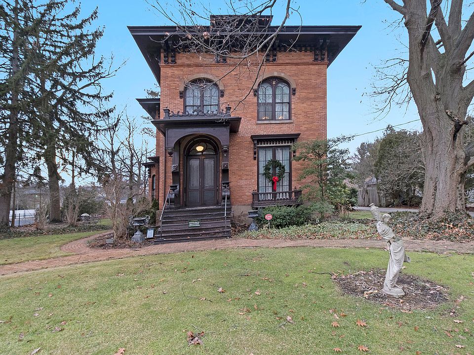 1st image of 211 Woodward Ave