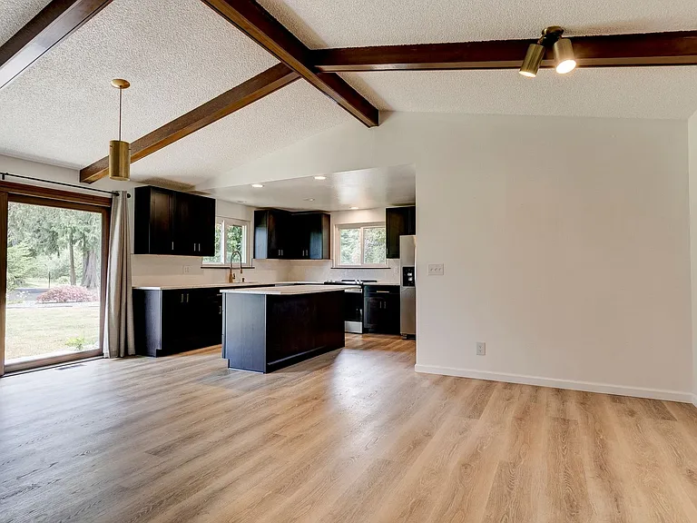 2156 Fairway Ln — Photo 2