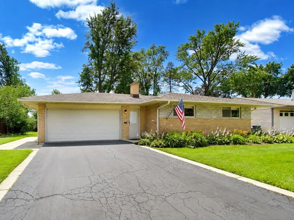 301 Lance Dr, Des Plaines, IL 60016