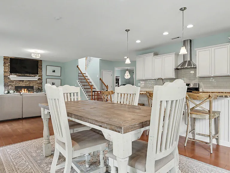 1147 Looking Glass Ln — Photo 8