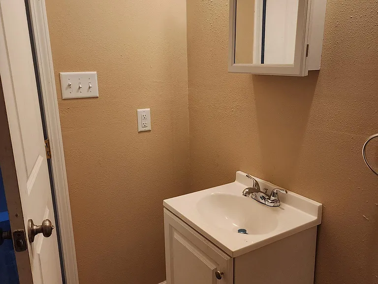 656 Honeysuckle Rd — Photo 6
