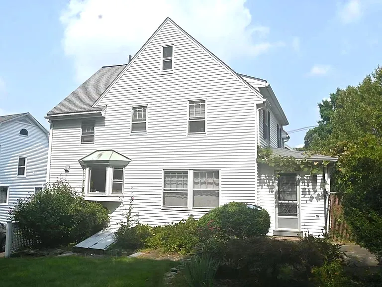 142 Jackson St — Photo 16