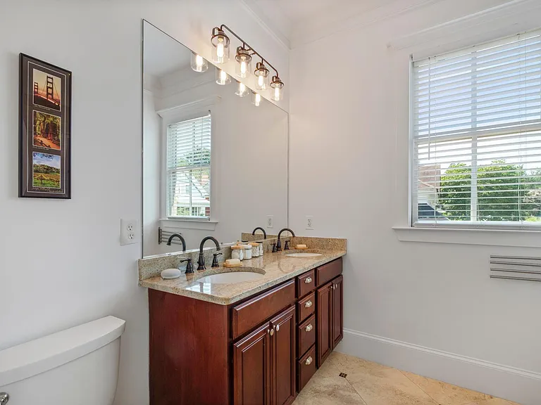 633 Gaskill St SE — Photo 25