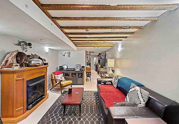 3rd image of 1050 Putnam Ave APT 3L