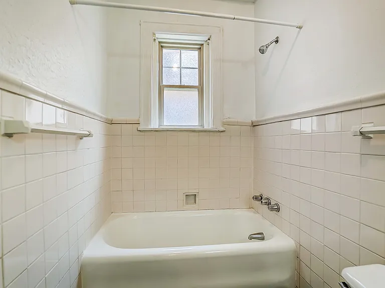 2560 Madison Rd #10 — Photo 11
