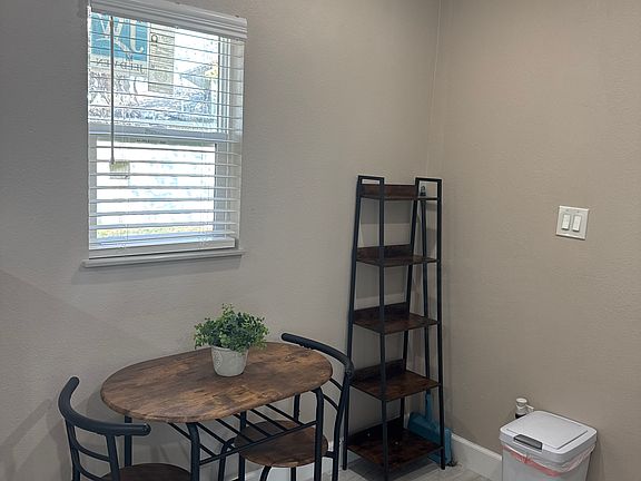 3rd image of 869 Honolulu Woods Ln