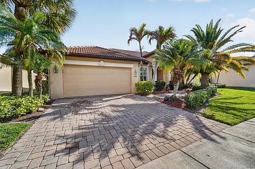 854 SW Saint Tropez Ct Photo 1