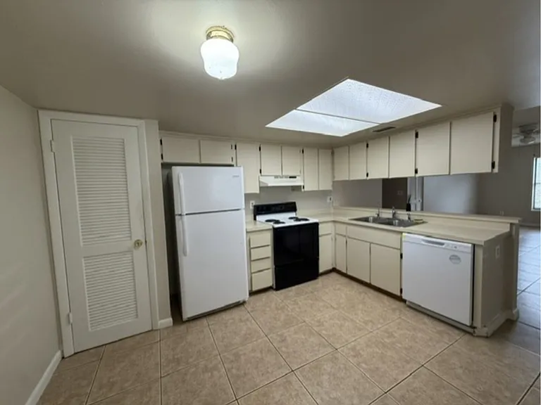 291 Ruskin St — Photo 3