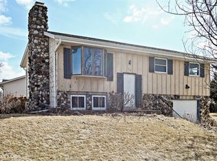 919 Clear View Dr, West Bend, WI 53090