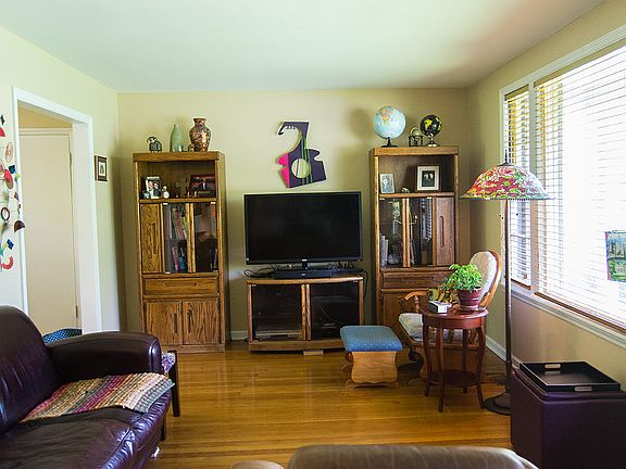 2nd image of 814 Gallavista Ave