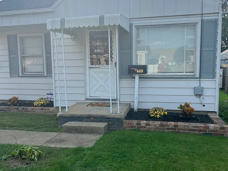 4439 Harrison Ave NW — Photo 3