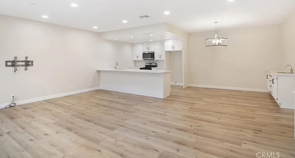 2 bed, 1300 sqft, $3,000 — Photo 3