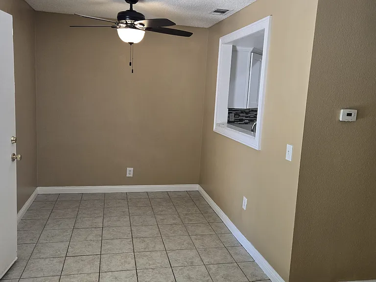 1003 W 9th St #13 — Photo 9