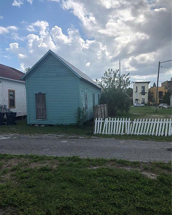1st image of 1911 E 6th Ave