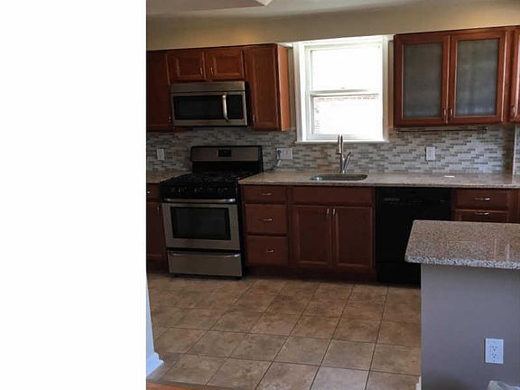 2nd image of 639 Magnolia Ave
