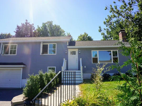 26 Edgewood Rd, Wells, ME 04090
