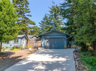 689 Rhododendron Dr, Florence, OR 97439