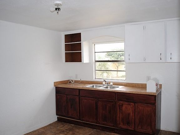 5th image of 520 W 1st St APT 1