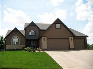 900 Birchwood Dr, Raymore, MO 64083