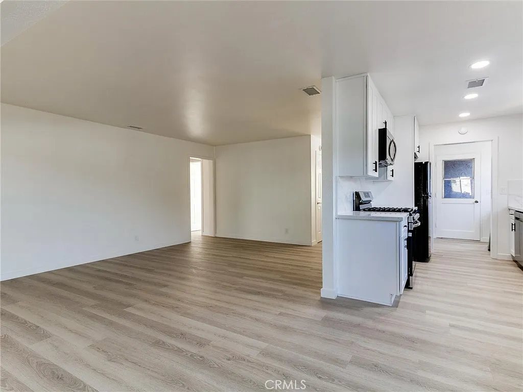 3 bed, 1672 sqft, $4,300 — Photo 4