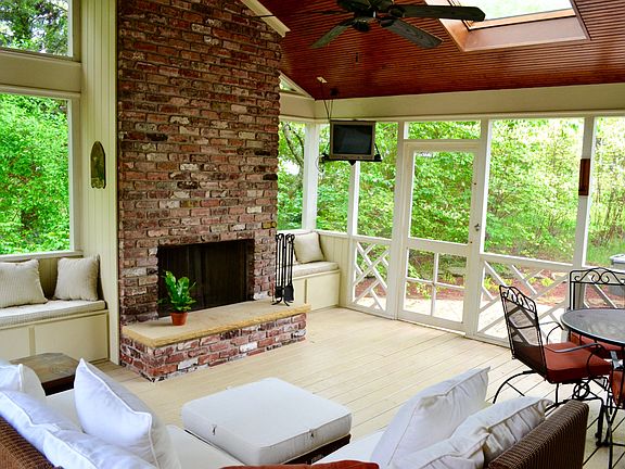 3rd image of 6824 Glenbrook Dr