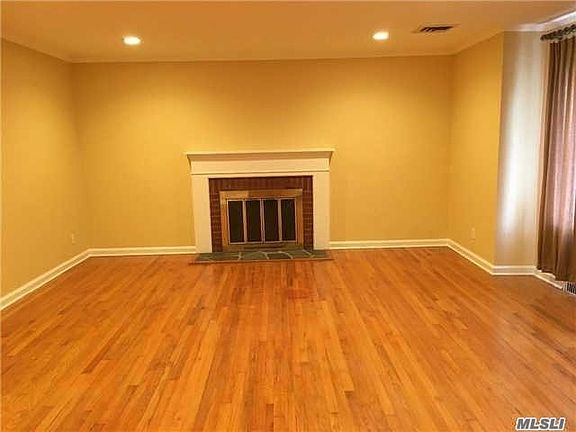 4th image of 1565 Forest Ave