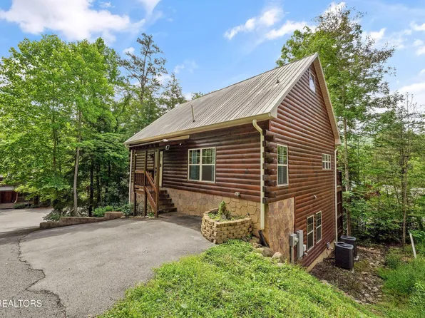 1622 Misty Hollow Way, Gatlinburg, TN 37738