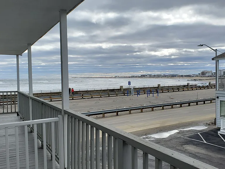 Ocean Blvd — Photo 21