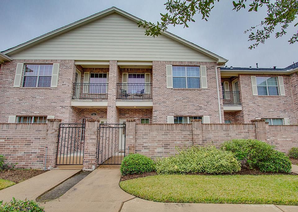 1st image of 2865 Westhollow Dr Unit 33