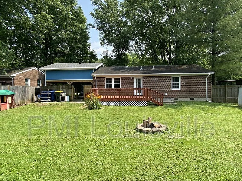 3 bed, 1.0 bath, 1012 sqft, $2,000 — Photo 2