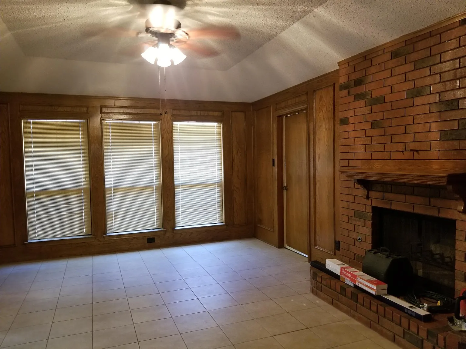 504 Warbler Dr — Photo 2