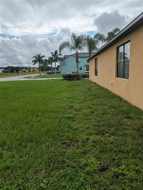 3 bed, 2.0 bath, 2161 sqft, $2,350 — Photo 3