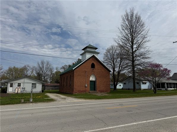 210 E Main St, Stewardson, IL 62463