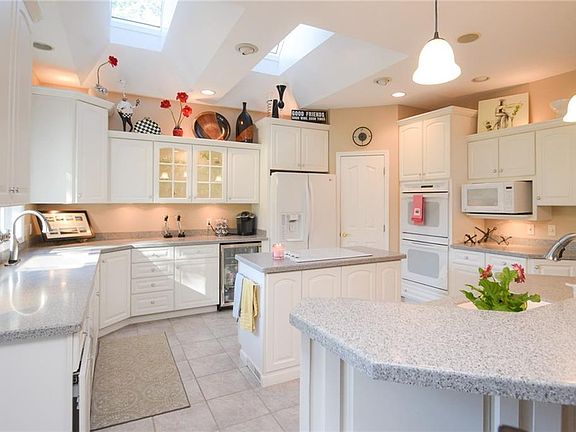 4th image of 5550 Vardon Dr